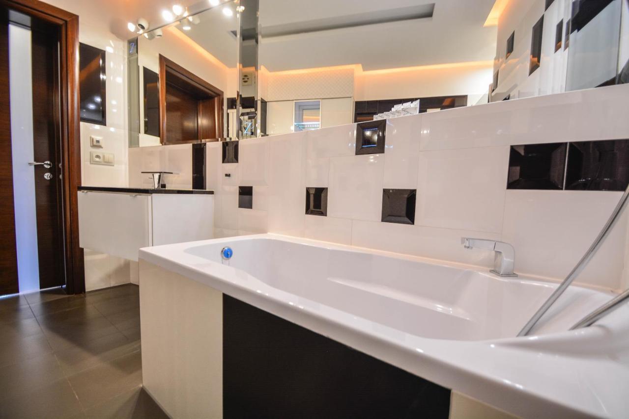 Apartamenty Bryza - Chelmonskiego - Parking - Centrum سفينويتشي المظهر الخارجي الصورة